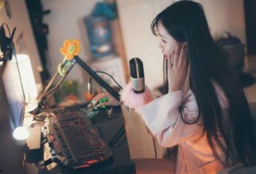 吃瓜网红主播二婶图片,揭秘网红幕后生活