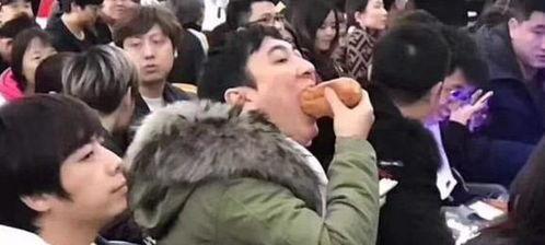 巨鹿网红吃冰瓜事件,冰火两重天下的网络狂欢