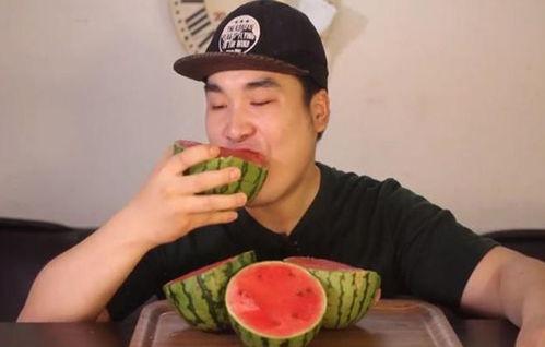 送相机给朋友的网红吃瓜