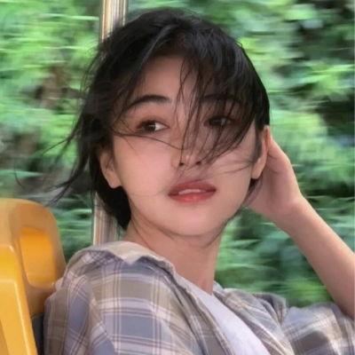 网红吃瓜白醋少女图片